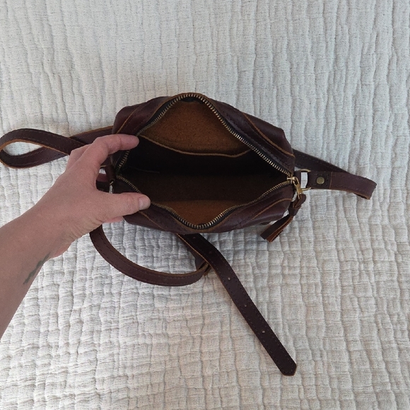 Portland Leather Toaster Crossbody Bag Brown - Picture 5 of 5
